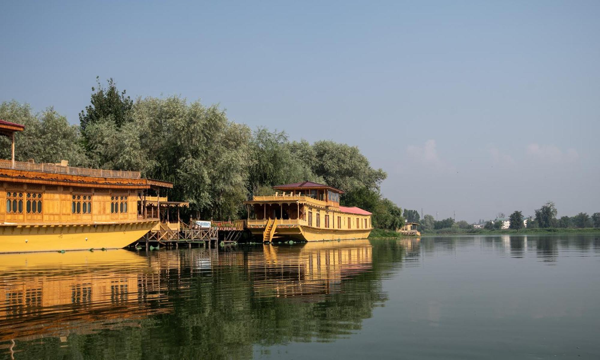 Mascot Houseboats Hotel Srīnagar Exterior foto