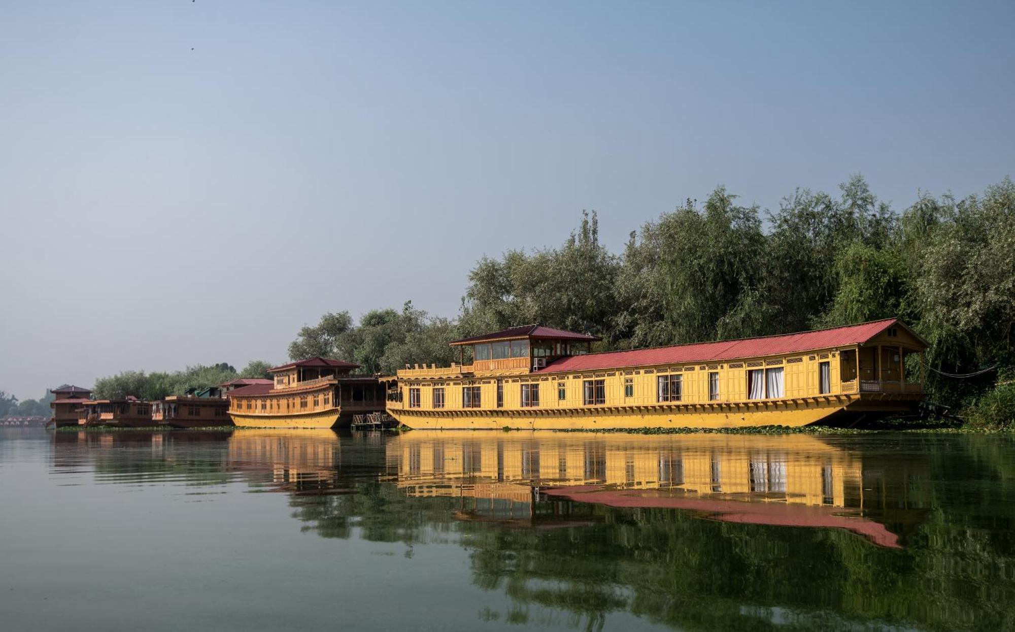 Mascot Houseboats Hotel Srīnagar Exterior foto