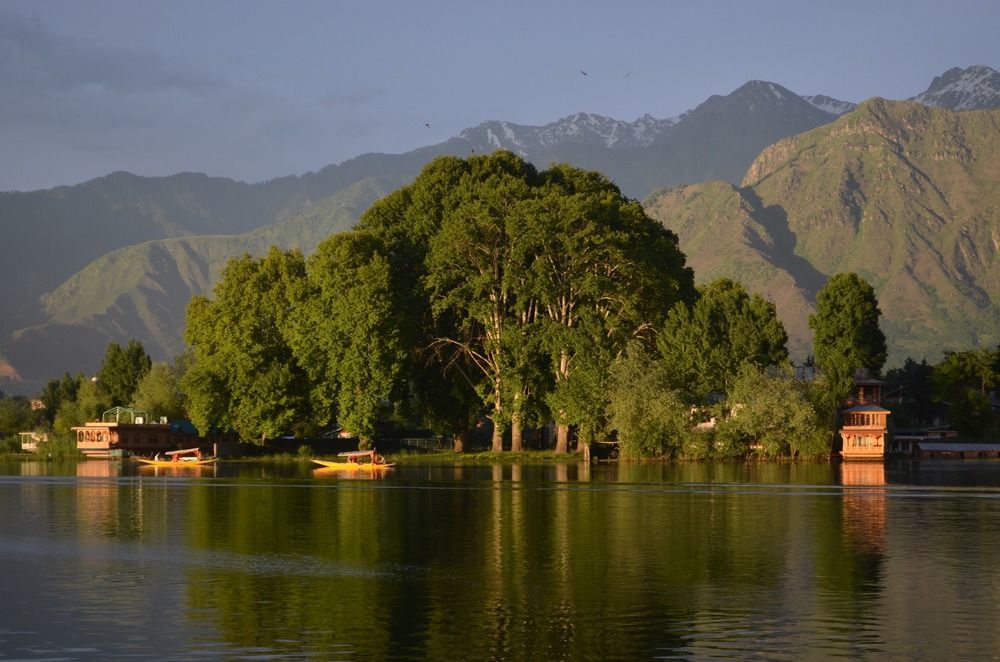 Mascot Houseboats Hotel Srīnagar Exterior foto