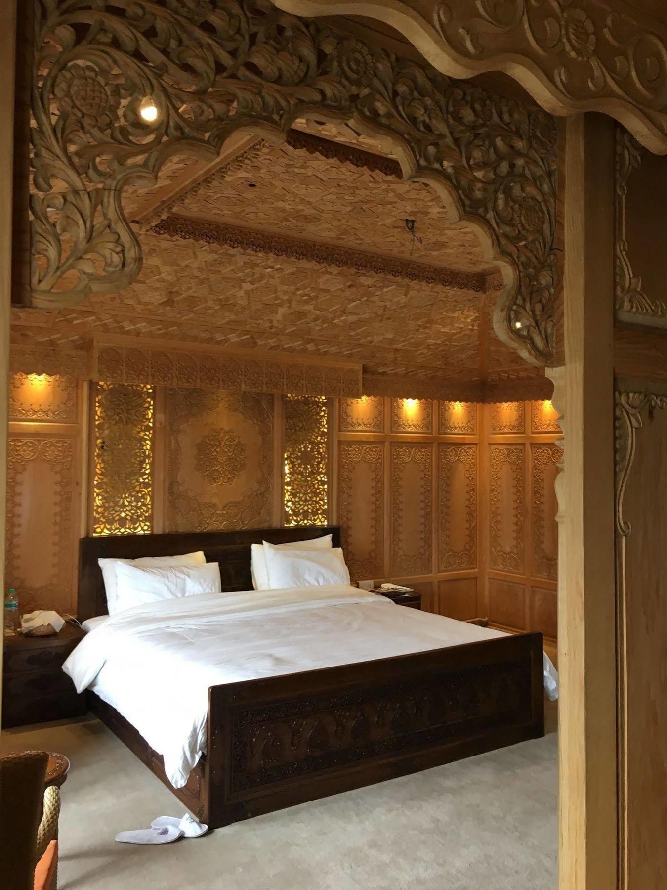 Mascot Houseboats Hotel Srīnagar Exterior foto